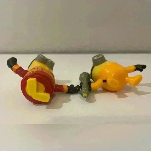 2019 Mcdonald's Two Minions Bath Robe Kevin and Kill Bill Figures‎ - Picture 6 of 11